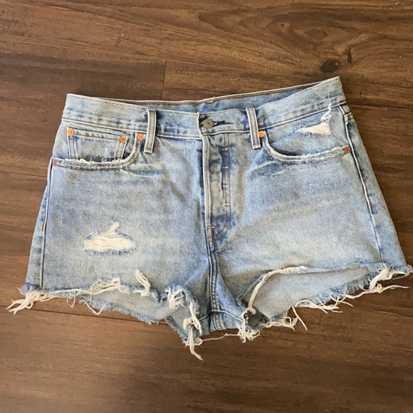 Levi’s Cut Off Shorts Sz  32 - Picture 2 of 9